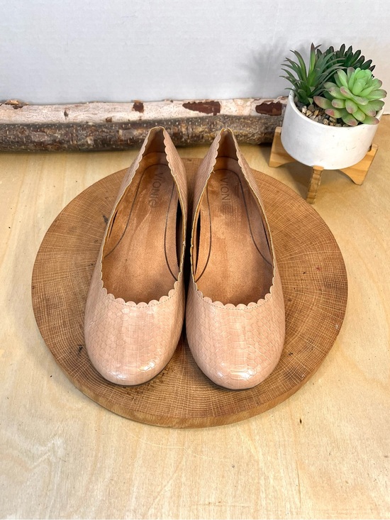 Vionic Shoes - Vionic Julieta Tan Scalloped Leather Ballet Flats Size 8